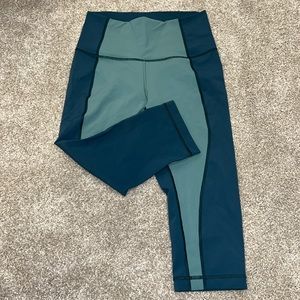 Lululemon multi-color cropped legging (size 6)